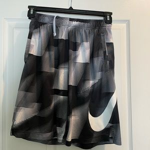Nike Boys Shorts Dri-Fit, XL